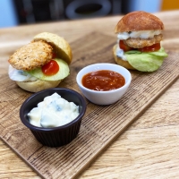 Burger &mu;&epsilon; &mu;&pi;&iota;&phi;&tau;έ&kappa;&iota; &kappa;&omicron;&tau;ό&pi;&omicron;&upsilon;&lambda;&omicron;&upsilon; &kappa;&alpha;&iota; &sigma;ά&lambda;&tau;&sigma;&alpha; &tau;ά&rho;&tau;&alpha;&rho;