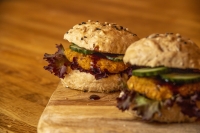 Burger &mu;&epsilon; &gamma;&lambda;&upsilon;&kappa;&omicron;&pi;&alpha;&tau;ά&tau;&alpha; &kappa;&alpha;&iota; &kappa;&iota;&nu;ό&alpha;