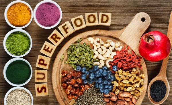 5+1 Superfoods &gamma;&iota;&alpha; &kappa;&alpha;&lambda;&eta; &upsilon;&gamma;&epsilon;ί&alpha; &kappa;&alpha;&iota; &mu;&alpha;&kappa;&rho;&omicron;&zeta;&omega;ί&alpha;!