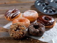 Donuts &phi;&omicron;ύ&rho;&nu;&omicron;&upsilon; &mu;&epsilon; &zeta;ύ&mu;&eta; &eacute;clair