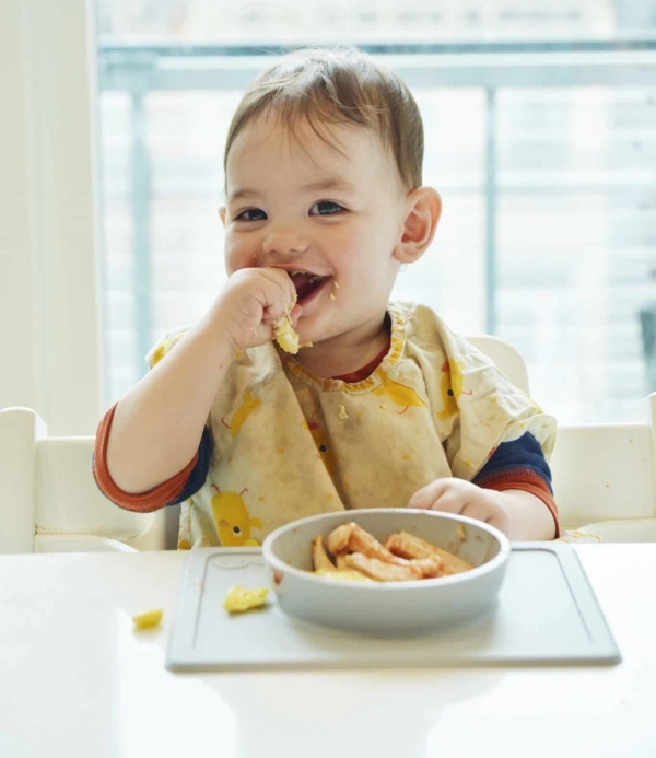 Baby-led weaning &ndash; ό,&tau;&iota; &chi;&rho;&epsilon;&iota;ά&zeta;&epsilon;&tau;&alpha;&iota; &nu;&alpha; &gamma;&nu;&omega;&rho;ί&zeta;&epsilon;&tau;&epsilon;.