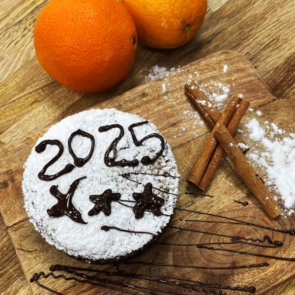 Βασιλόπιτα με πορτοκάλι, ανθόνερο και καρύδια