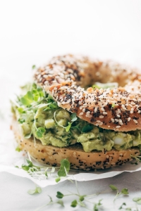 Bagel &mu;&epsilon; &kappa;&rho;έ&mu;&alpha; &alpha;&beta;&omicron;&kappa;ά&nu;&tau;&omicron;