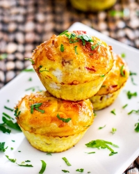 &Alpha;&lambda;&mu;&upsilon;&rho;ά muffins &mu;&epsilon; &pi;&iota;&pi;&epsilon;&rho;&iota;ά