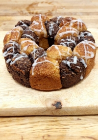 Monkey bread &mu;&epsilon; &mu;ή&lambda;&omicron; &kappa;&alpha;&iota; &kappa;&alpha;&nu;έ&lambda;&alpha;