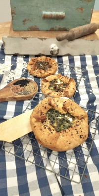 &Pi;&omicron;&lambda;ύ&sigma;&pi;&omicron;&rho;&eta; &kappa;&rho;&omicron;&sigma;&tau;ά&tau;&alpha;